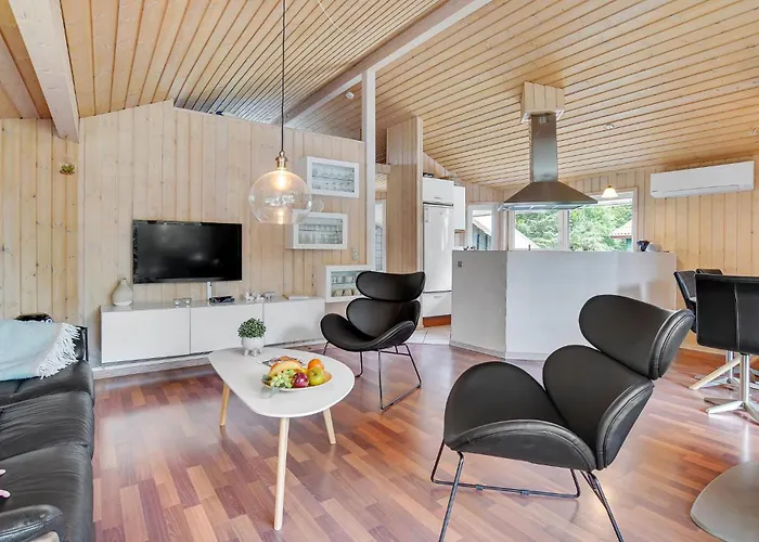 Lovely In With Kitchen Saltum