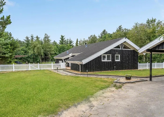 Lovely In With Kitchen Saltum